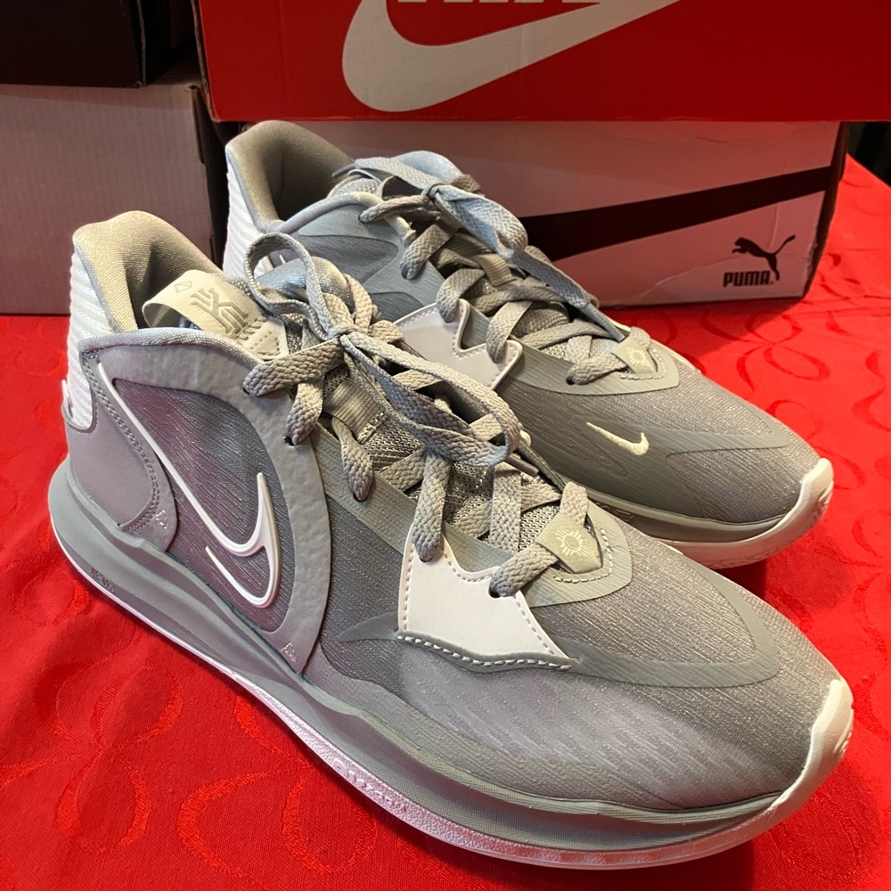 Nike Kyrie Low 5 TB Basketball Shoes New in Half Box